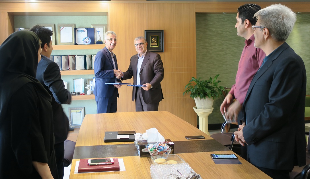 Signing an Agreement between Monenco Iran Consulting Engineers and Mazandaran Niroo Consulting Engineering